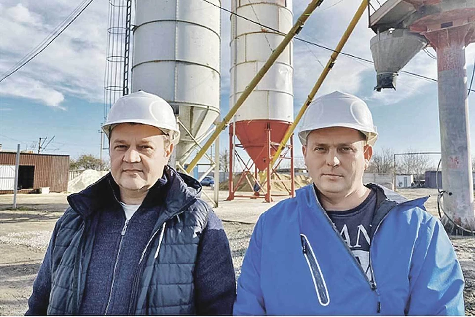 Глава «ЗаводПромбетон» Василий Гришанцев (слева) и его коллега Сергей Мирошниченко.