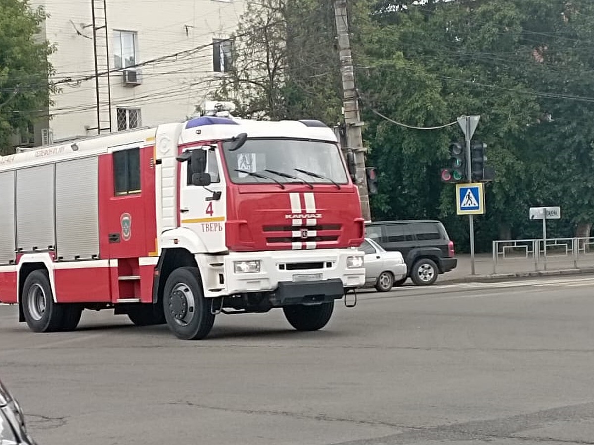 В Твери сгорел гараж с автомобилем, пострадал хозяин - KP.RU