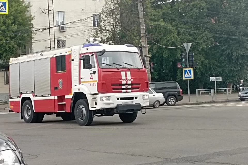 Сообщение о пожаре в гараже поступило на пульт МЧС в 11:15.