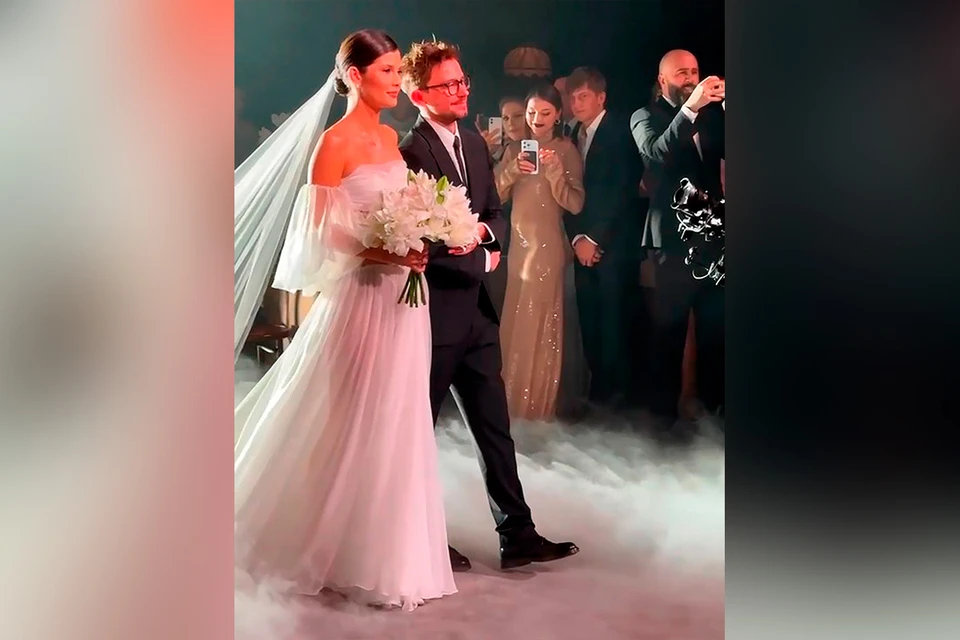 Александр Петров и Виктория Антонова сыграли свадьбу за 25 миллионов в Подмосковье