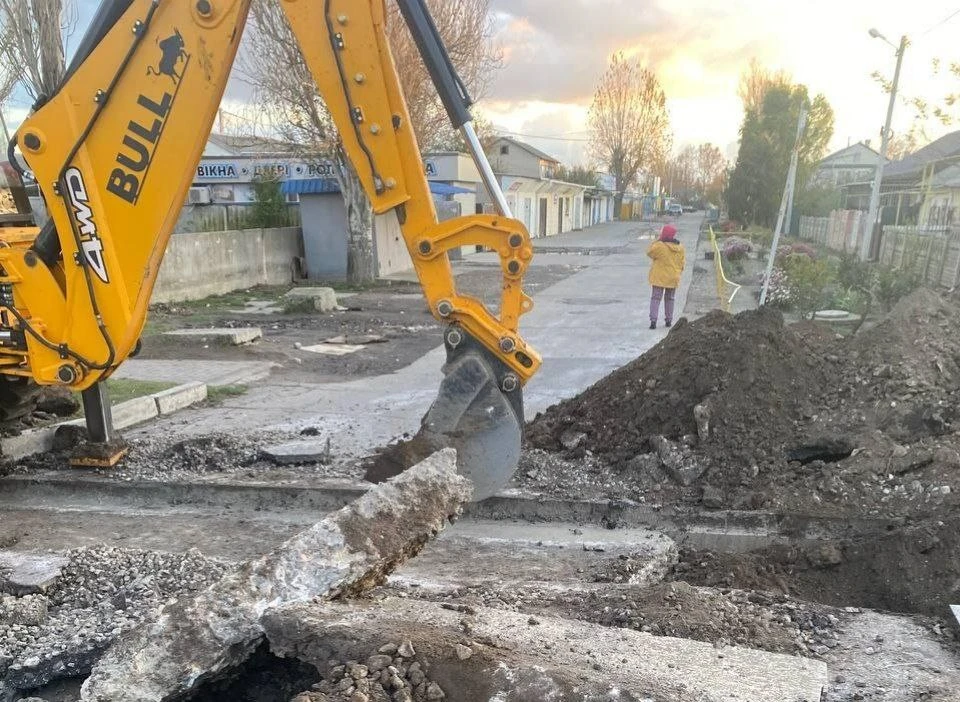 В Херсонской области восстанавливают коммуникации ФОТО: ТГ-канал министерства строительства, архитектуры и ЖКХ Херсонской области.