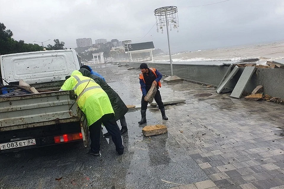 В Крыму считают ущерб от мощнейшего урагана. Фото: Telegram-канал главы администрации Ялты Янины Павленко