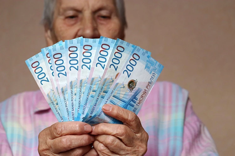 Новые законы в России с 1 декабря 2023: Пенсию выплатят дважды, за летнюю резину штрафовать не будут