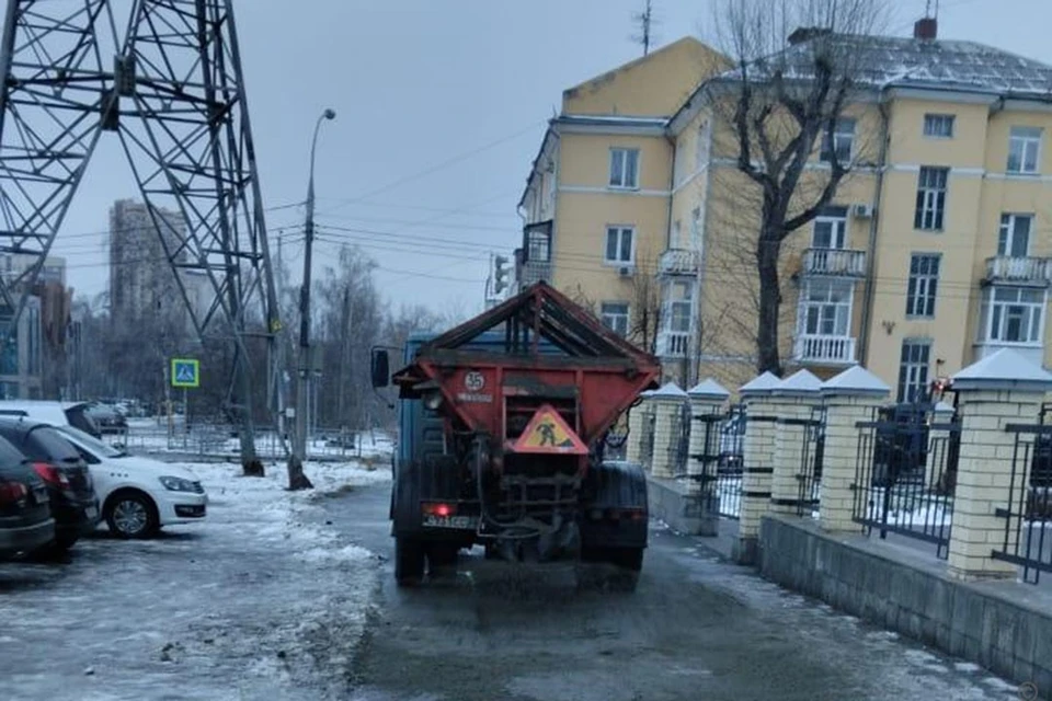 Очистка улиц Барнаула от наледи