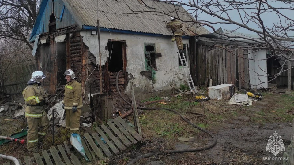 Пожар произошел в жилом доме. Фото - телеграм-канал МЧС ЛНР