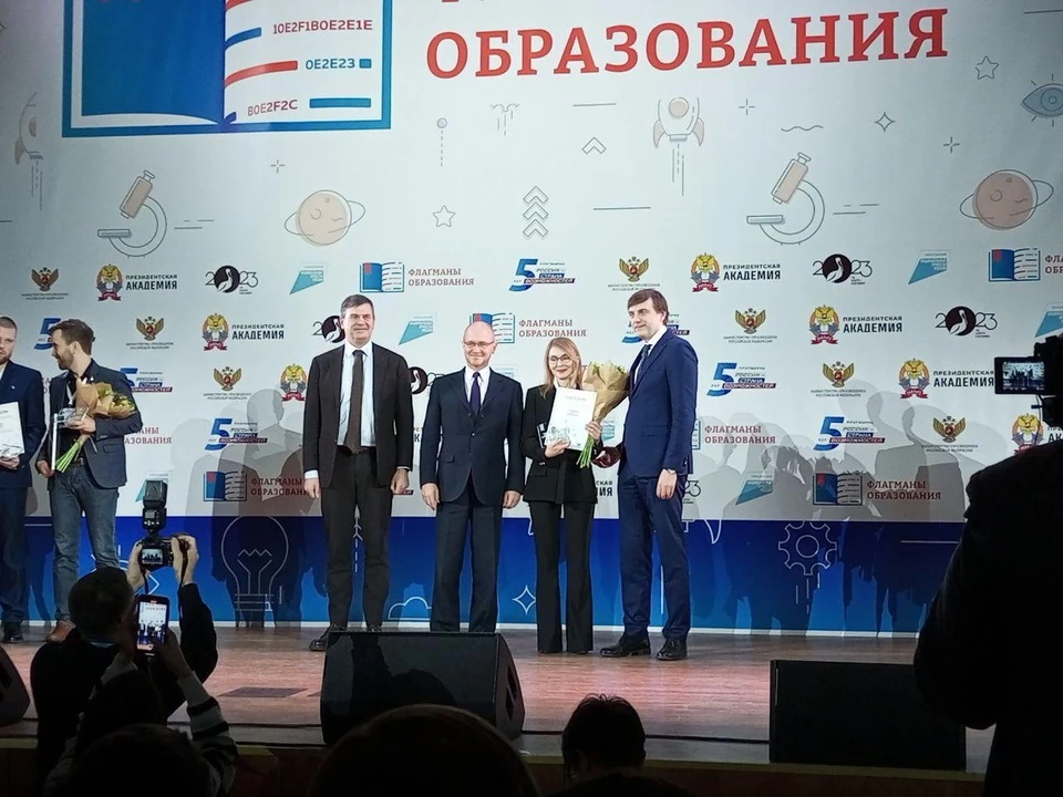 Директор школы из Ульяновской области стала лучшим управленцем страны. ФОТО: минпросвещения УО