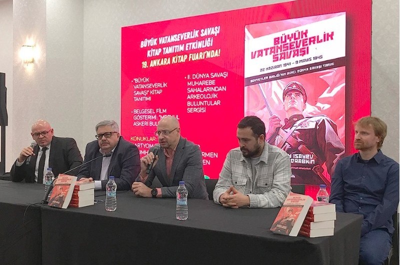 Презентация российских книги и фильма о ВОВ на книжной ярмарке в Анкаре. Фото: Алёна ПАЛАЖЧЕНКО