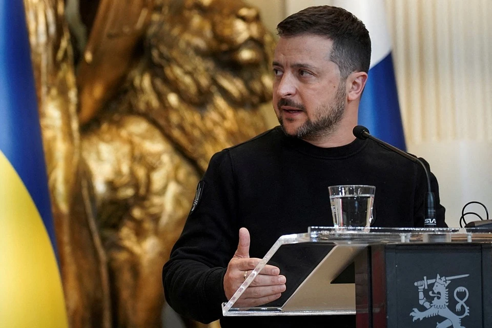 Junge Welt: Зеленский приказал ВСУ перейти к обороне из-за боязни бунта