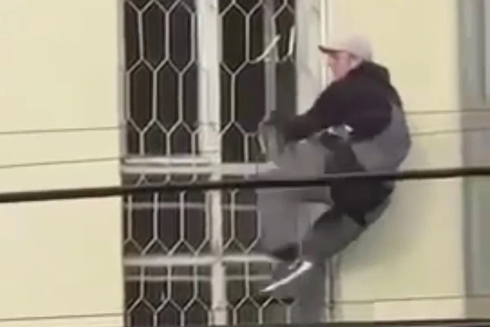Единицам удается бежать