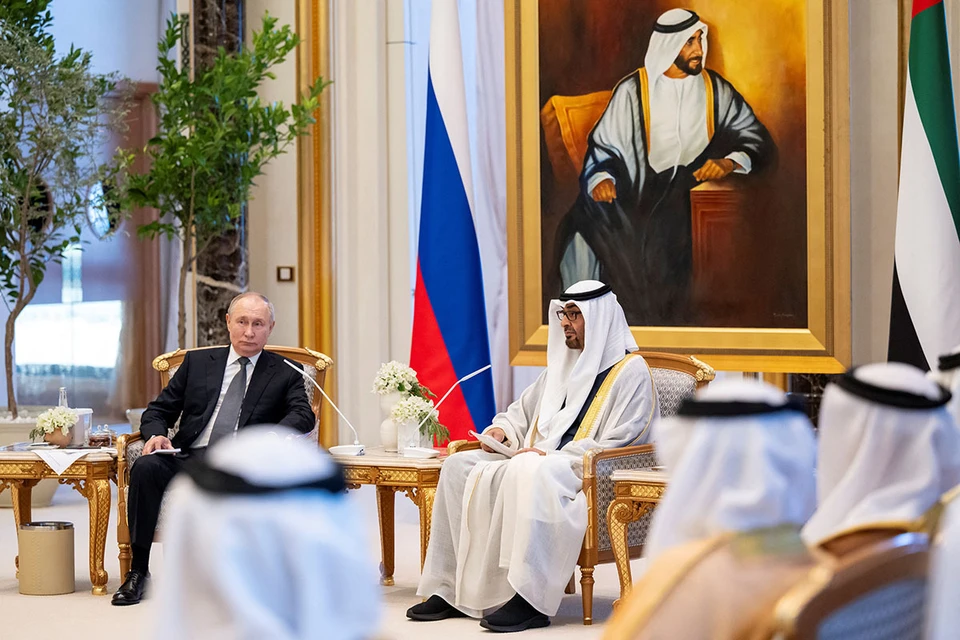 Президент РФ Владимир Путин во время российско-эмиратских переговоров с президентом ОАЭ Мухаммедом Бен Заид Аль Нахайяном.