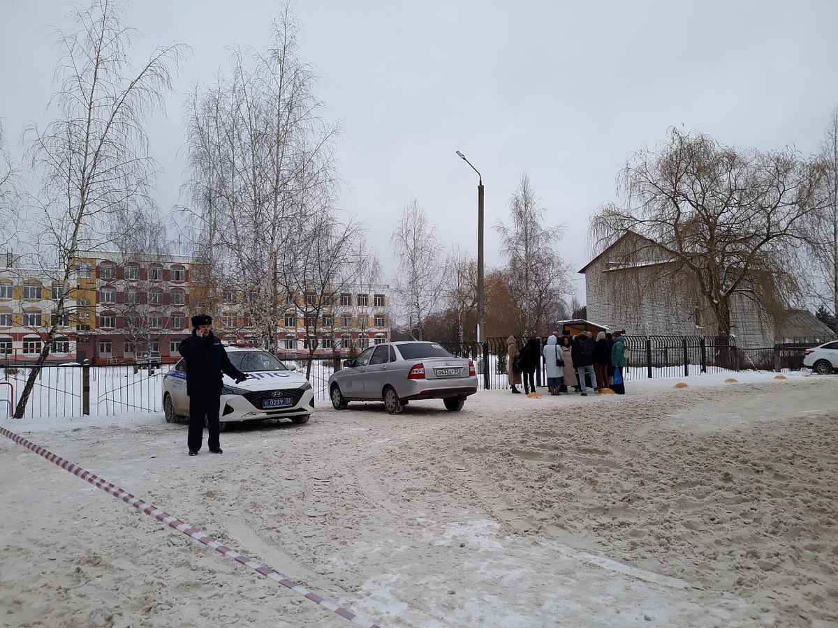 Пронесла ружье и нож через охрану: стали известны страшные подробности  стрельбы, которую устроила восьмиклассница в школе Брянска - KP.RU