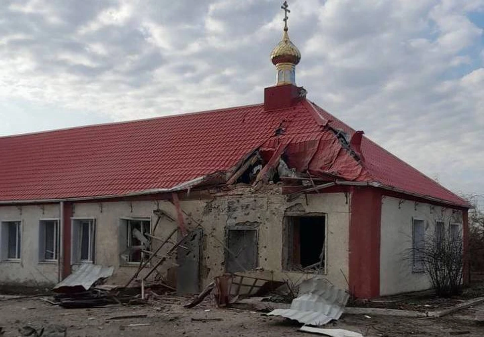 В Белгородском районе в селе Репном сбили беспилотник. Осколки от него повредили три частных дома (выбиты окна, посечены фасады и заборы).