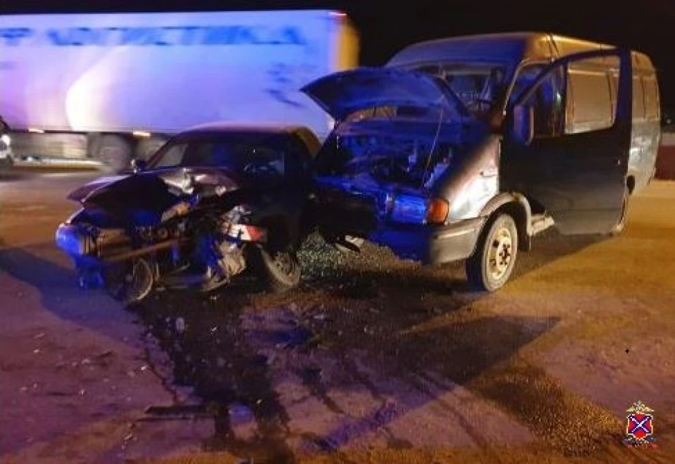 Автомобили получили серьезные повреждения, в больнице оказались четверо.