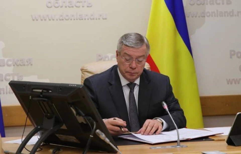 Василий Голубев ответил на вопросы дончан в прямом эфире. Фото: пресс-служба губернатора РО