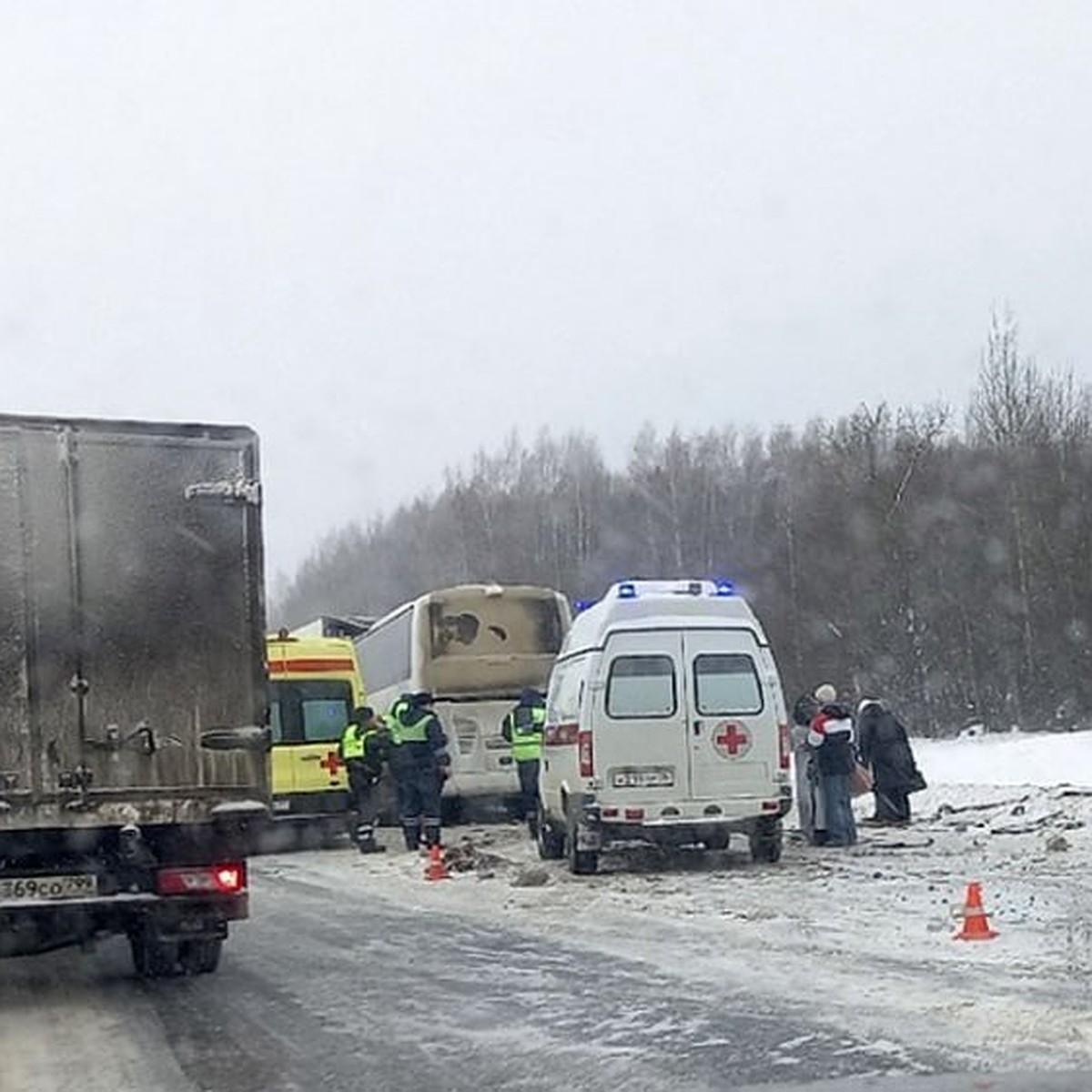 Авария с автобусом костромских педагогов на федеральной трассе: что  известно к этому часу - KP.RU