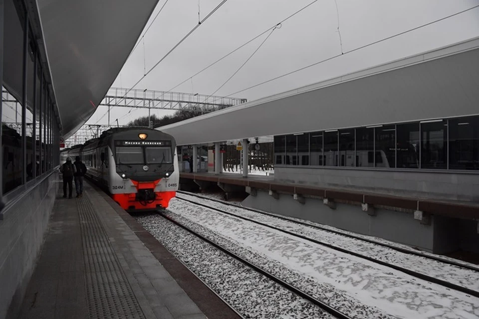 Электричка №6702 будет отправляться позднее.