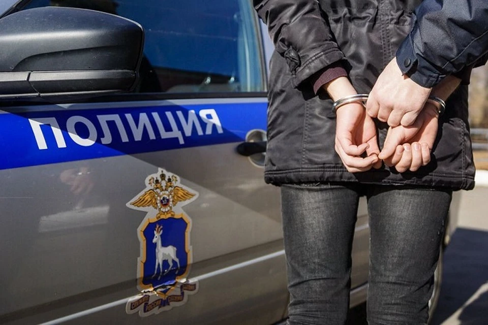 В Мариуполе задержали девушку за кражу 48,5 тысячи рублей из кассового аппарата