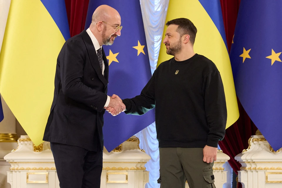 Евросоюз решил начать переговоры с Украиной и Молдавией о вступлении в блок, сообщил председатель Евросовета Шарль Мишель