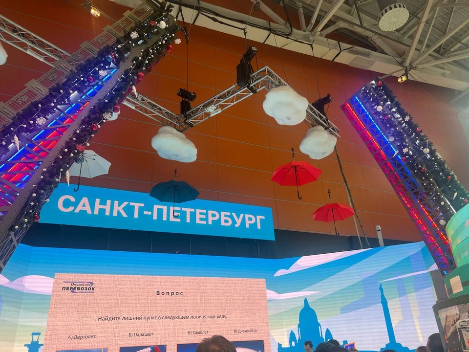 Стенд Петербурга обновляется каждую неделю, и в этот раз он рассказывает о достижениях транспорта. Фото: СПб ГБУ «Конгрессно-выставочное бюро».