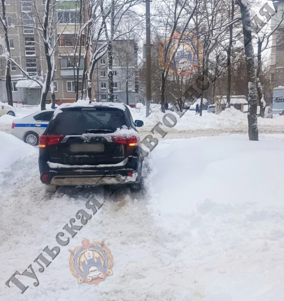 В Туле на улице Полюсной внедорожник во дворе сбил пенсионерку