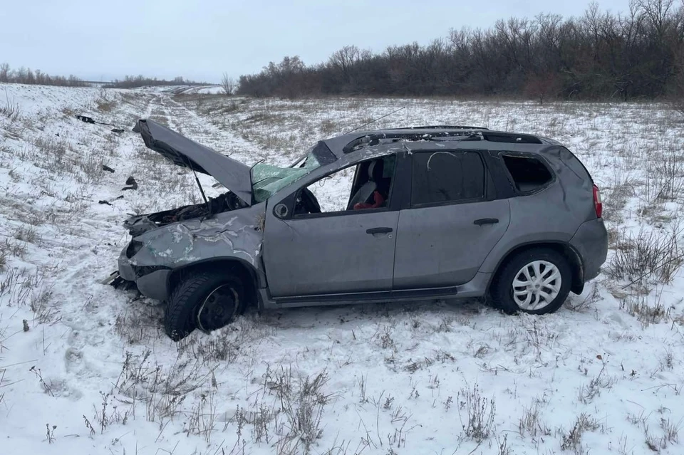 Водителя доставили в больницу с различными травмами