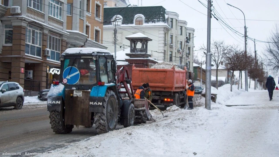 К зимней уборке города привлечено совокупно свыше 150 единиц техники.