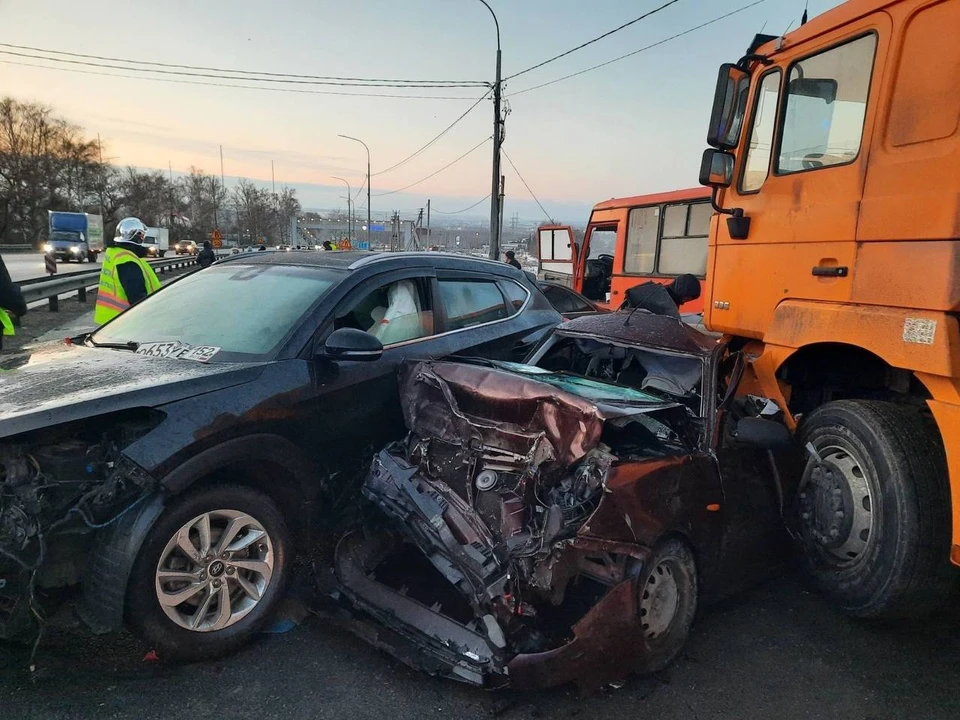 Авария с участием 14 автомобилей произошла в утренние часы. Фото "Мой Нижний Новгород".