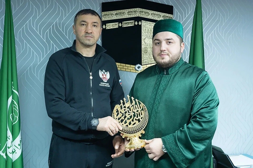 В Мурманск приехал олимпийский чемпион, российский боксер Гайдарбек Гайдарбеков. Фото: Исламский центр Мурманска / vk.com/islam_murm