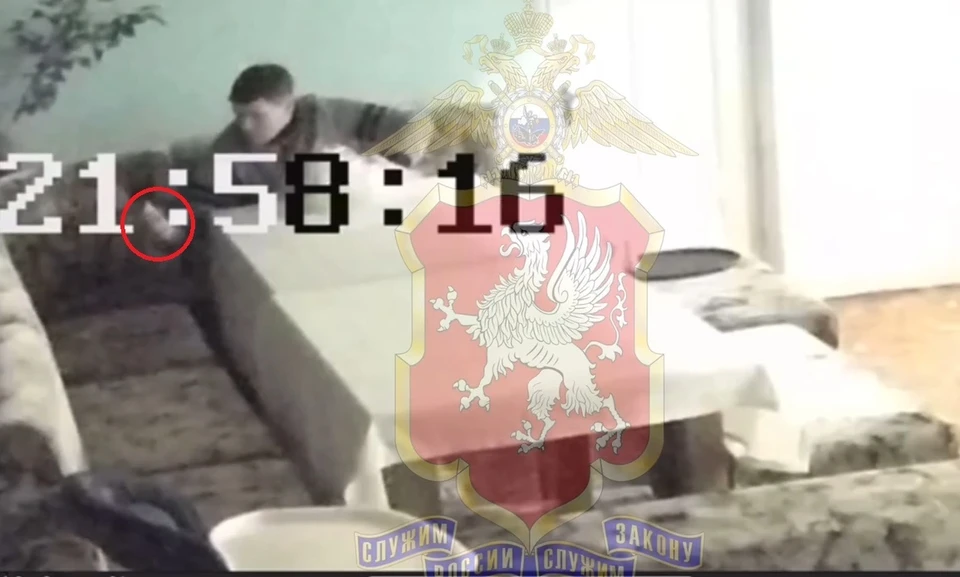 Роковой поступок зафиксировала камера наблюдения. Стоп-кадр: 92.мвд.рф