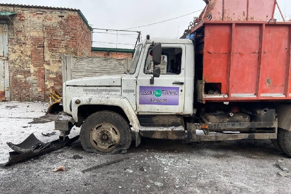 Обстрелом ВСУ повреждена специализированная коммунальная техника в Горловке. Фото: ТГ/Приходько