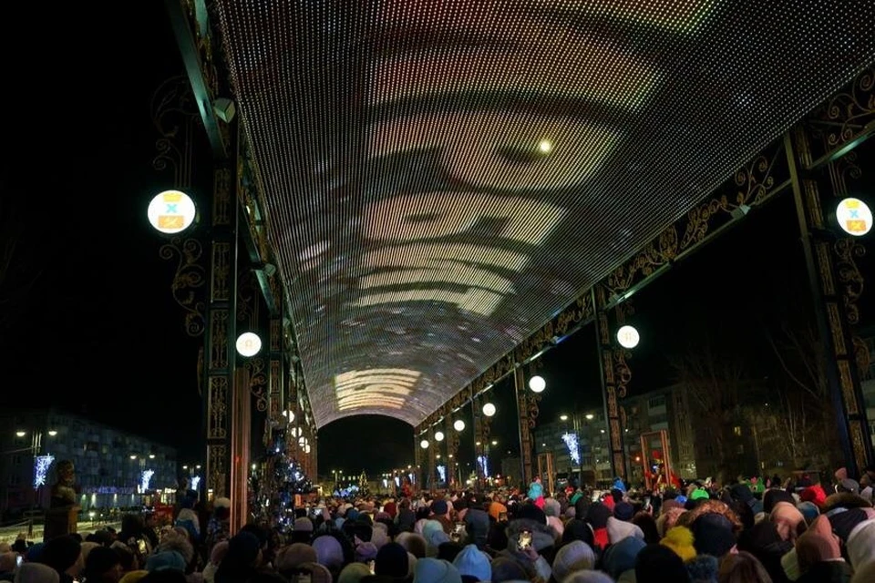 Длина нового украшения города составляет 100 метров. Фото: telegram-канал «Медиаэкран на Вайнера»