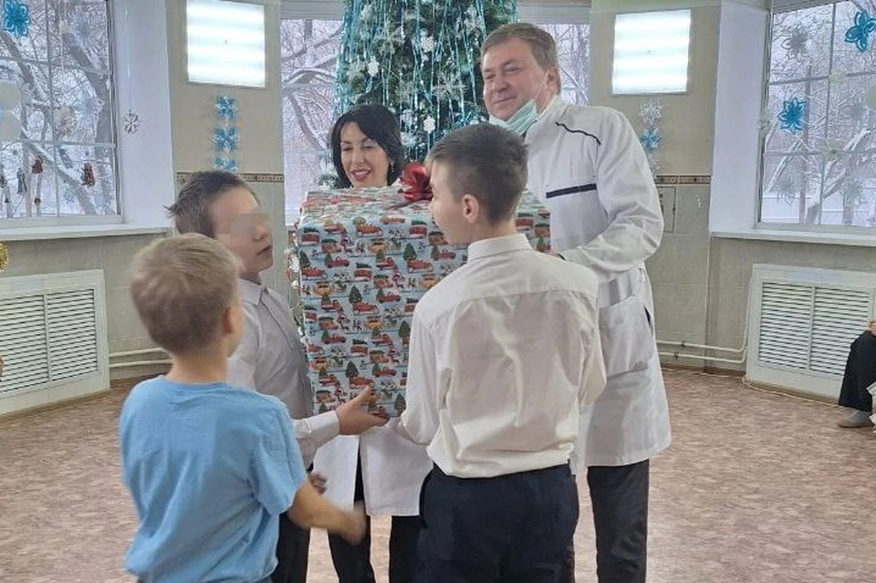 Глава минздрава Татьяна Савинова посетила юных оренбуржцев, находящихся на лечении. Фото: минздрав Оренбуржья