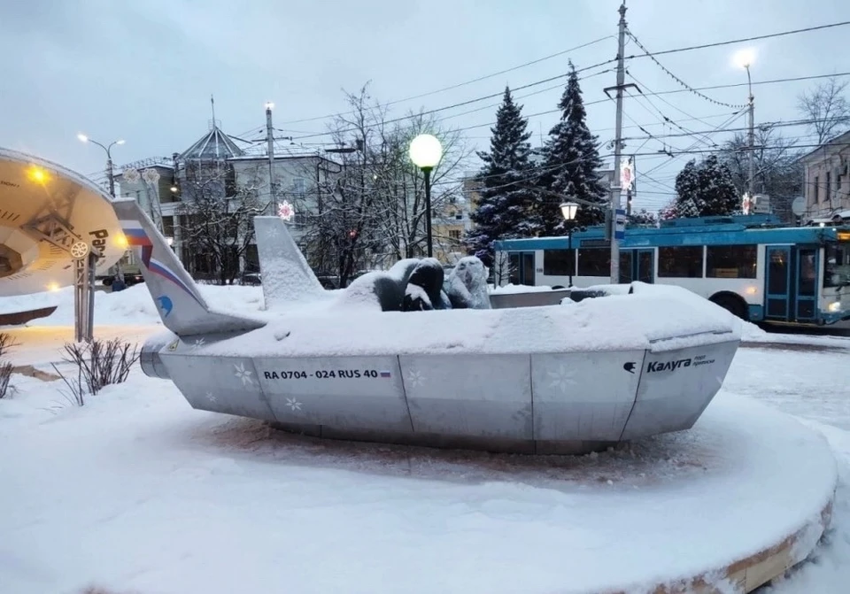 Новый космический аппарат в сквере Чижевского