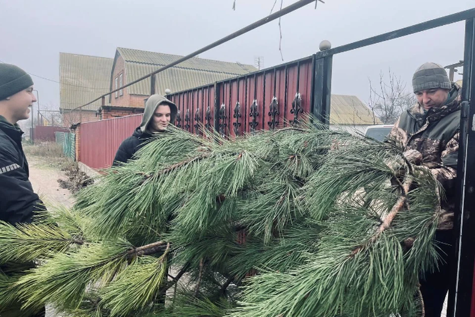 Волонтеры приезжают с подарками в гости. Фото: Молодежное крыло Народного фронта