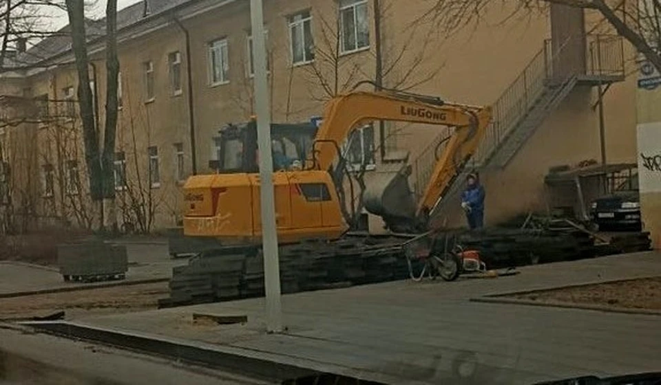 На улице Красной капремонт продолжается.