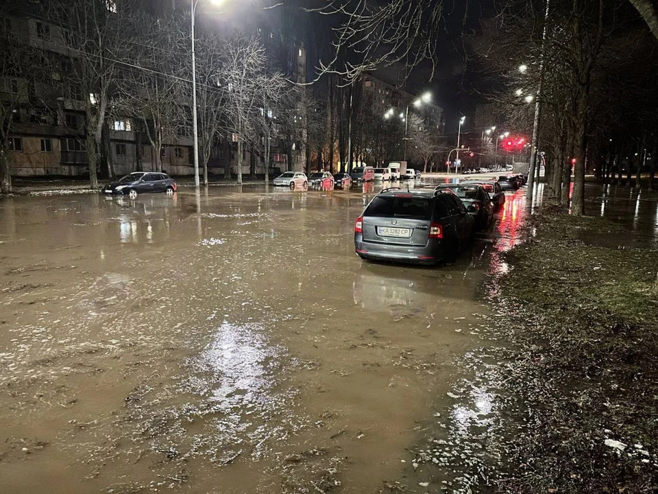 Борщаговку в Киеве затопило фекалиями из лопнувших на морозе труб