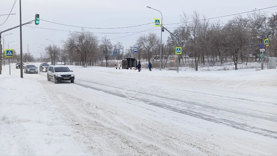 Волгоград завалило снегом.