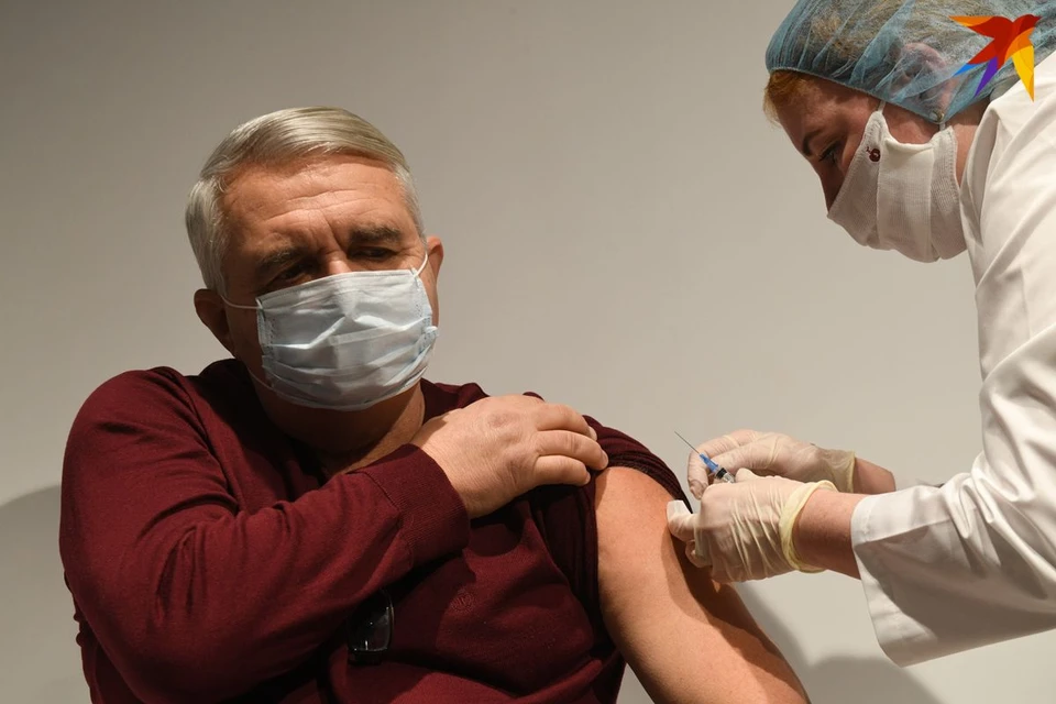 Медики призывают людей старше 65 лет вакцинироваться от гриппа в обязательном порядке, и в начале января 2024 это еще можно сделать.