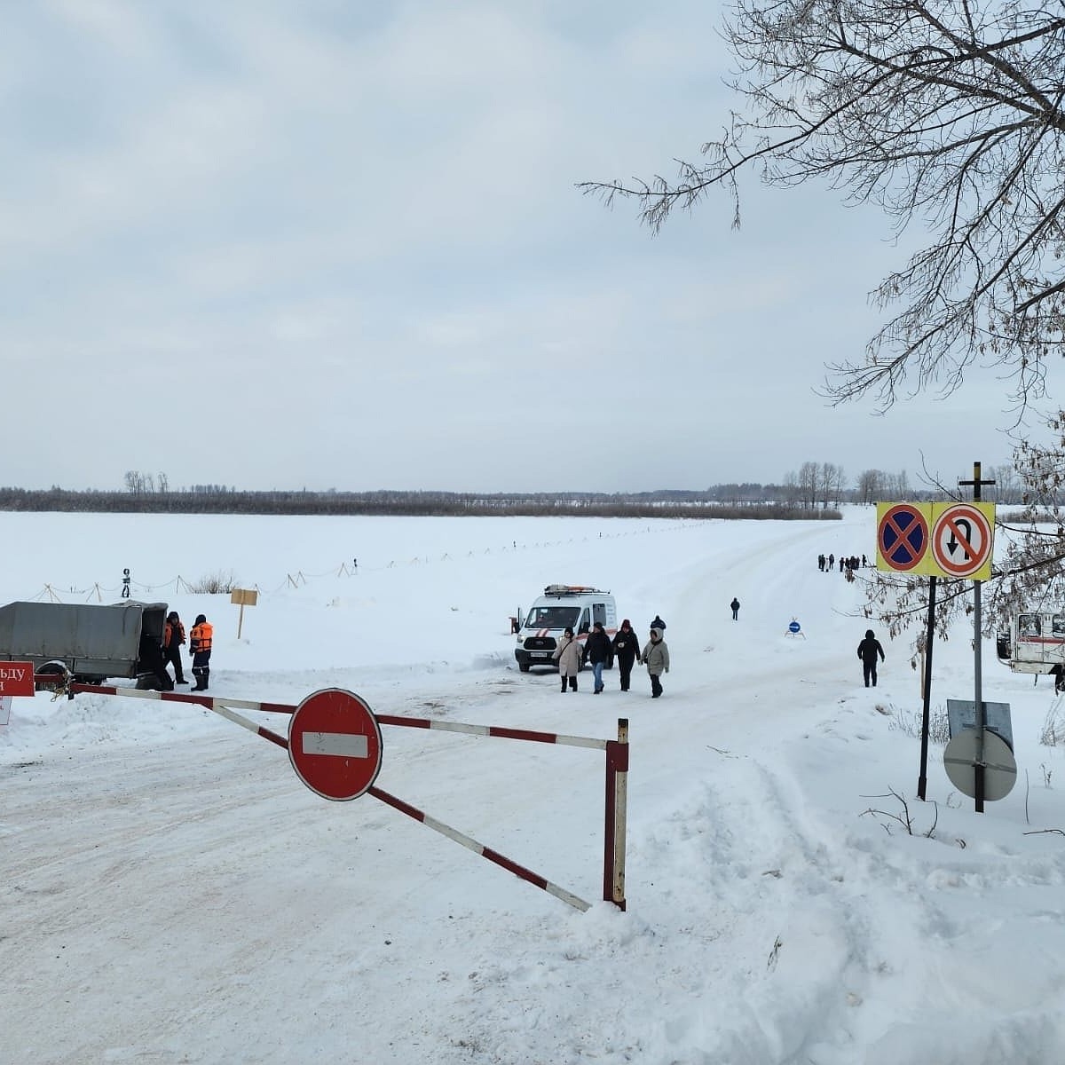 В объезд на 120 км дальше: после гибели дальнобойщика на ледовой переправе  в Бирске жители потребовали построить мост - KP.RU