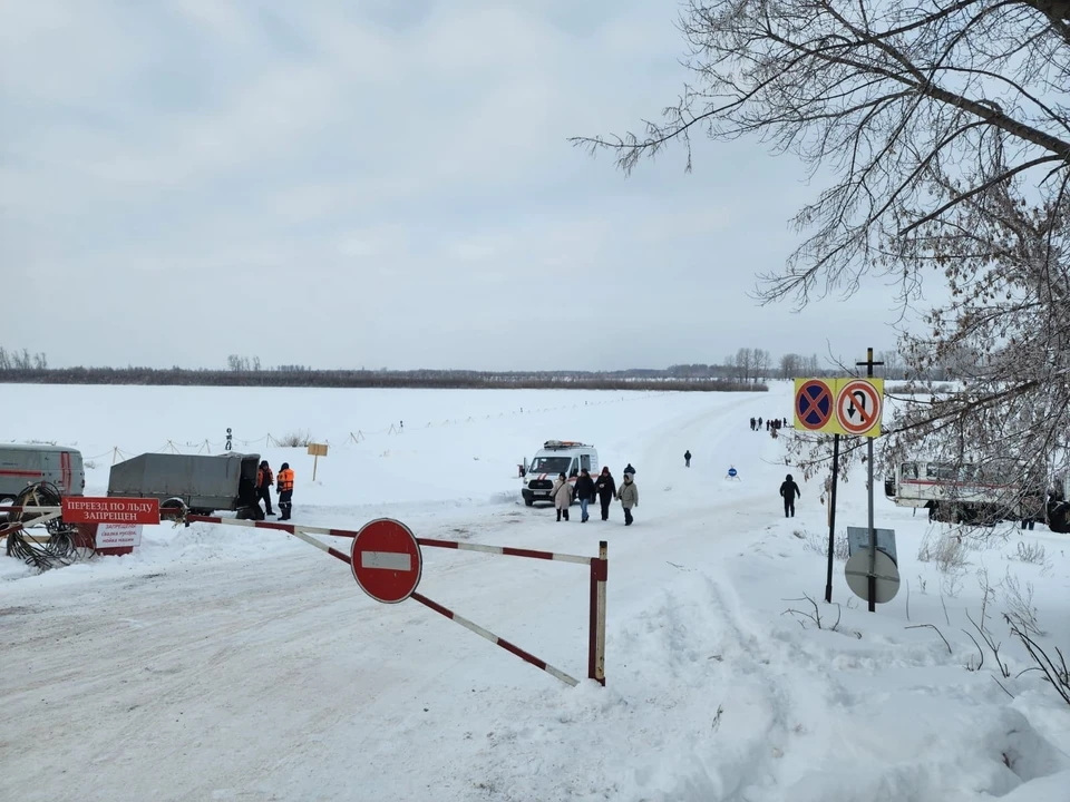 На данный момент единственная ледовая переправа через Белую в Бирске закрыта для движения транспорта. Фото: Администрация Бирского района