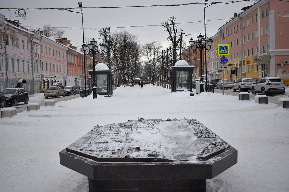 В Твери разыскивают вандалов, которые повредили новый барельеф "Лучи Твери" Фото: администрация Твери