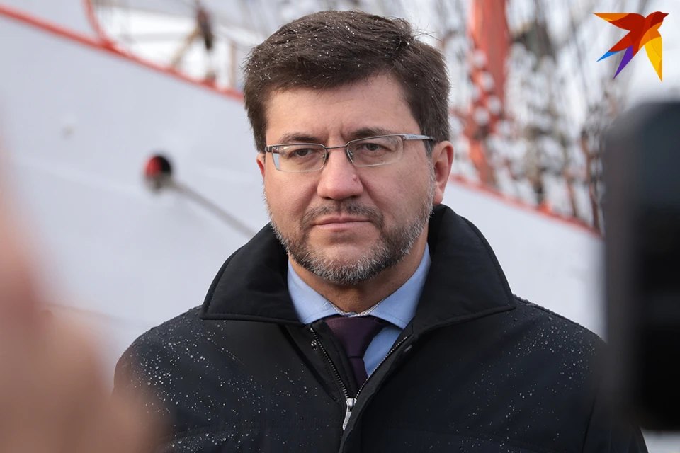 Поводом для такой идеи стало сообщение, что монумент хотят переместить в музей социалистического искусства в Софии.