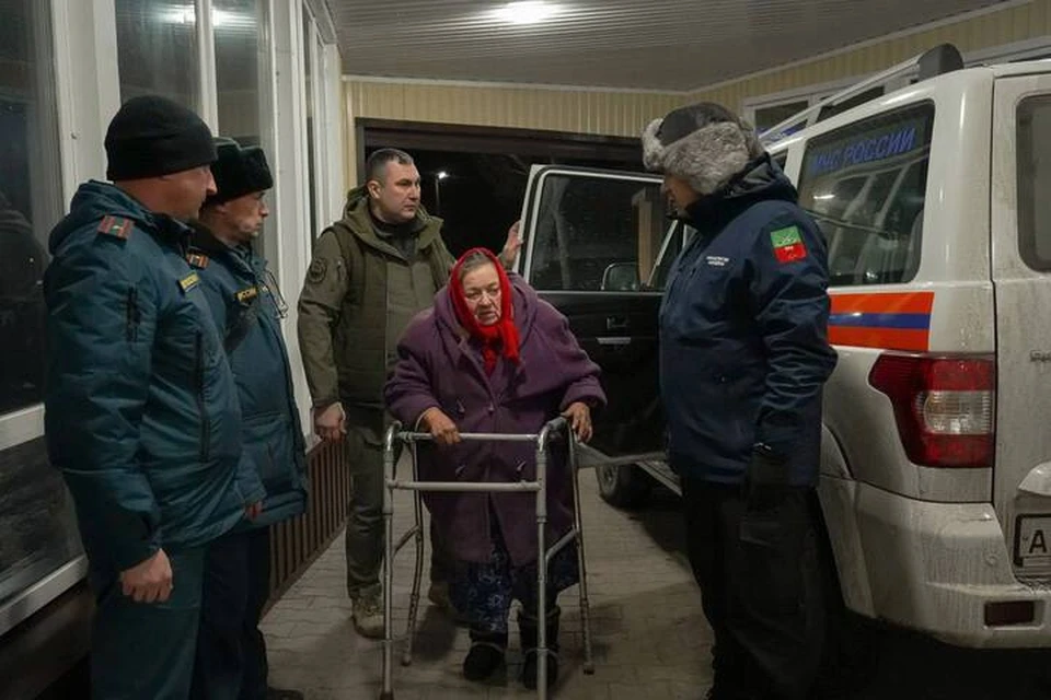 Пожилых людей оперативно доставили в Токмакскую больницу. ФОТО: тг-канал Евгения Балицкого