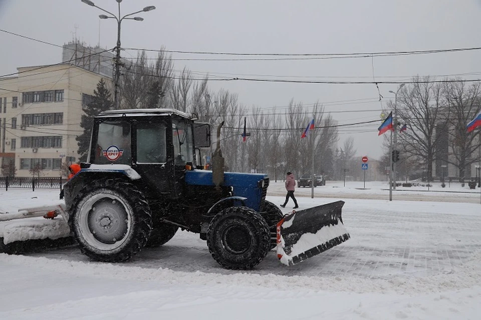 В Донецке коммунальщики задействовали 50 единиц техники в расчистке автодорог (архивное фото)