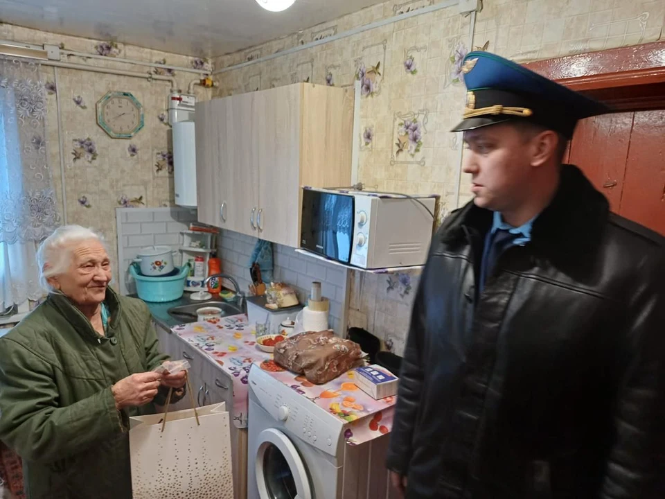 Сотрудники инзенской прокуратуры отстояли права пенсионерки с ОВЗ. ФОТО: тг-канал прокуратуры УО