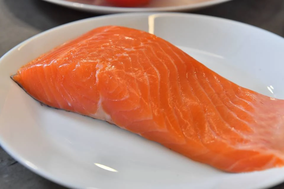 Больше всего витамина D3 содержится в диком лососе.