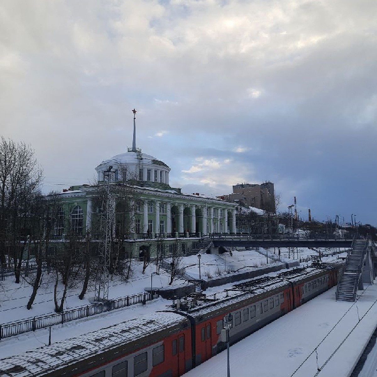 В Мурманске весной отменят ряд поездов на Санкт-Петербург и Москву - KP.RU