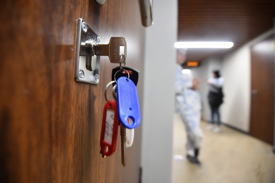 Мигрантов заселили в комнаты студентов в общежитии Магаданской области