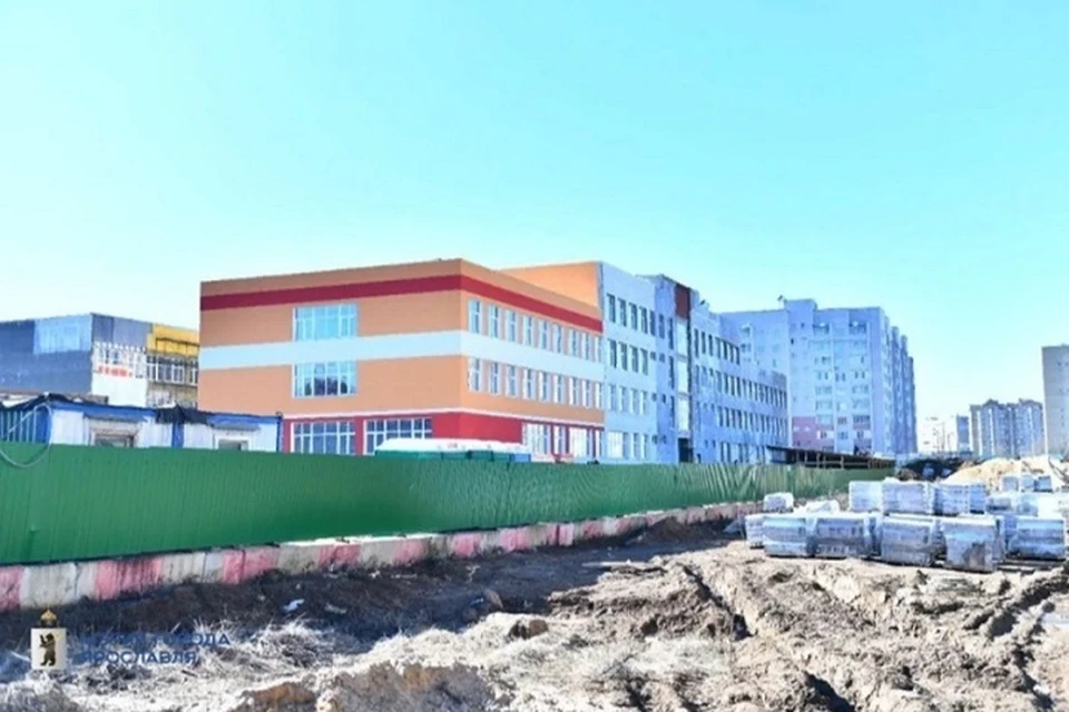 Школу на улице Пашуковской в Ярославле не удалось сдать в срок из-за финансовых проблем подрядчика.