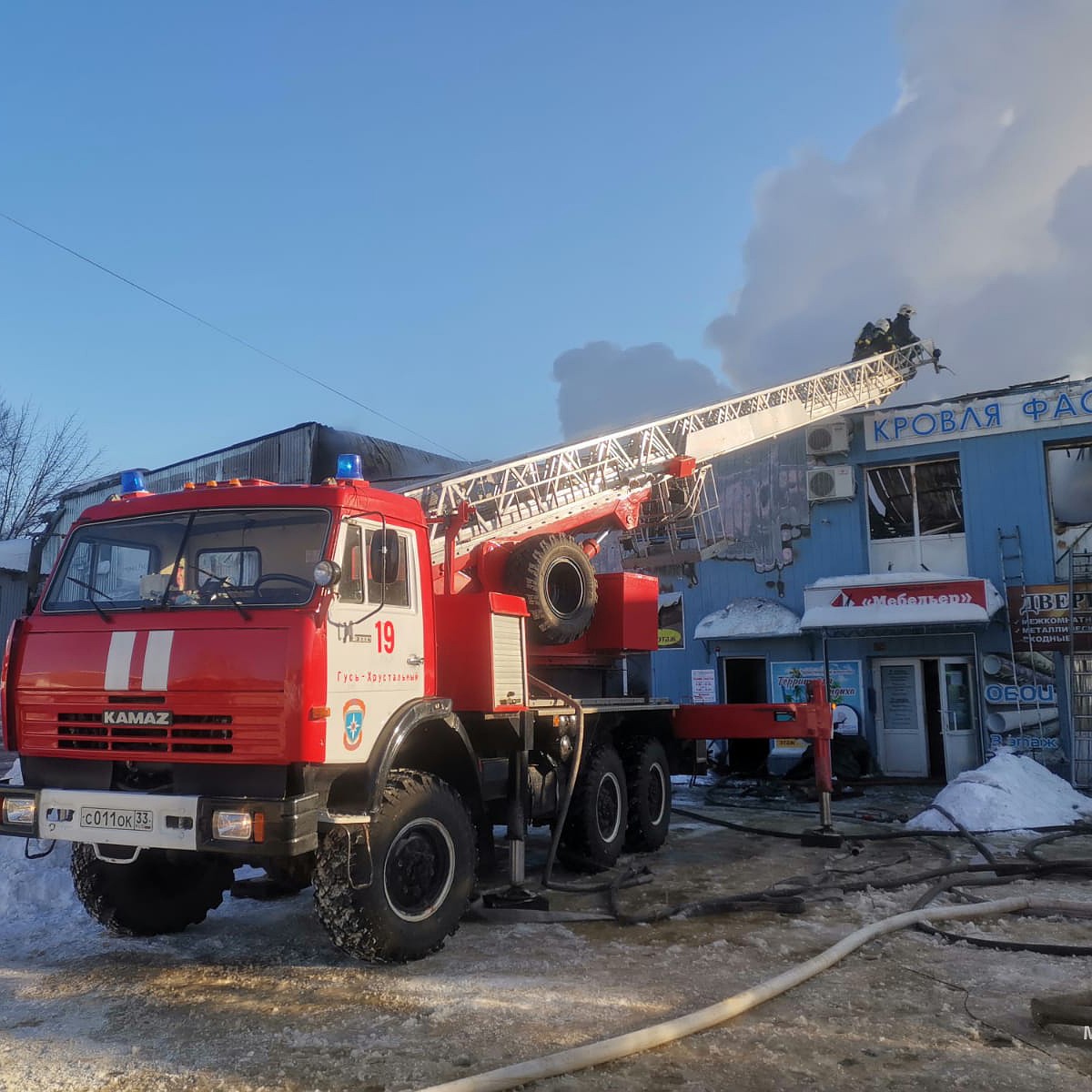 В Гусь-Хрустальном ликвидировано открытое горение склада-магазина - KP.RU